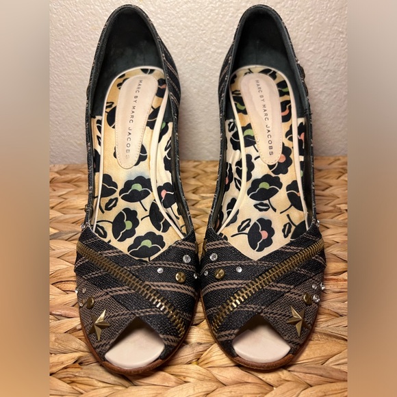 MARC JACOBS denim studded peep toe heels. 💙🩶 - Picture 3 of 9